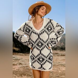 NEW Cupshe chenille knit Vneck oversized sweater . Cream w/ black print. Size M